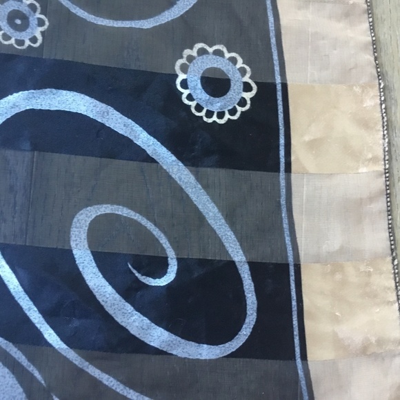 Scarf  Geometric Print 36 inches - Picture 4 of 6